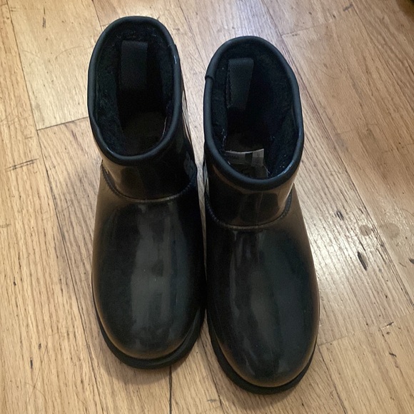 Boots - Picture 3 of 4